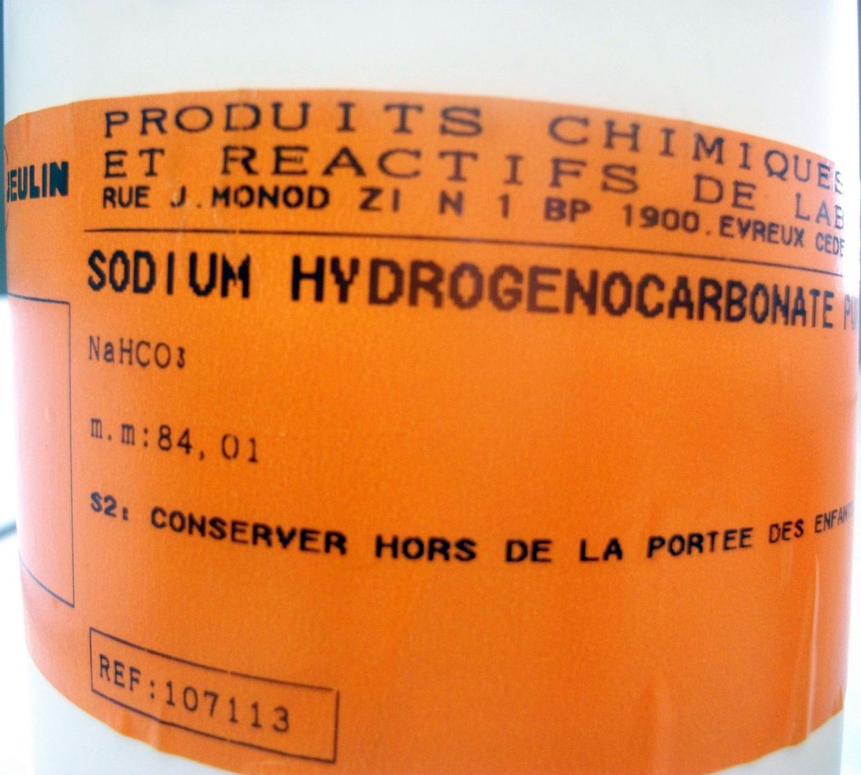 Etiquette d'un pot de poudre d'hydrogénocarbonate de sodium